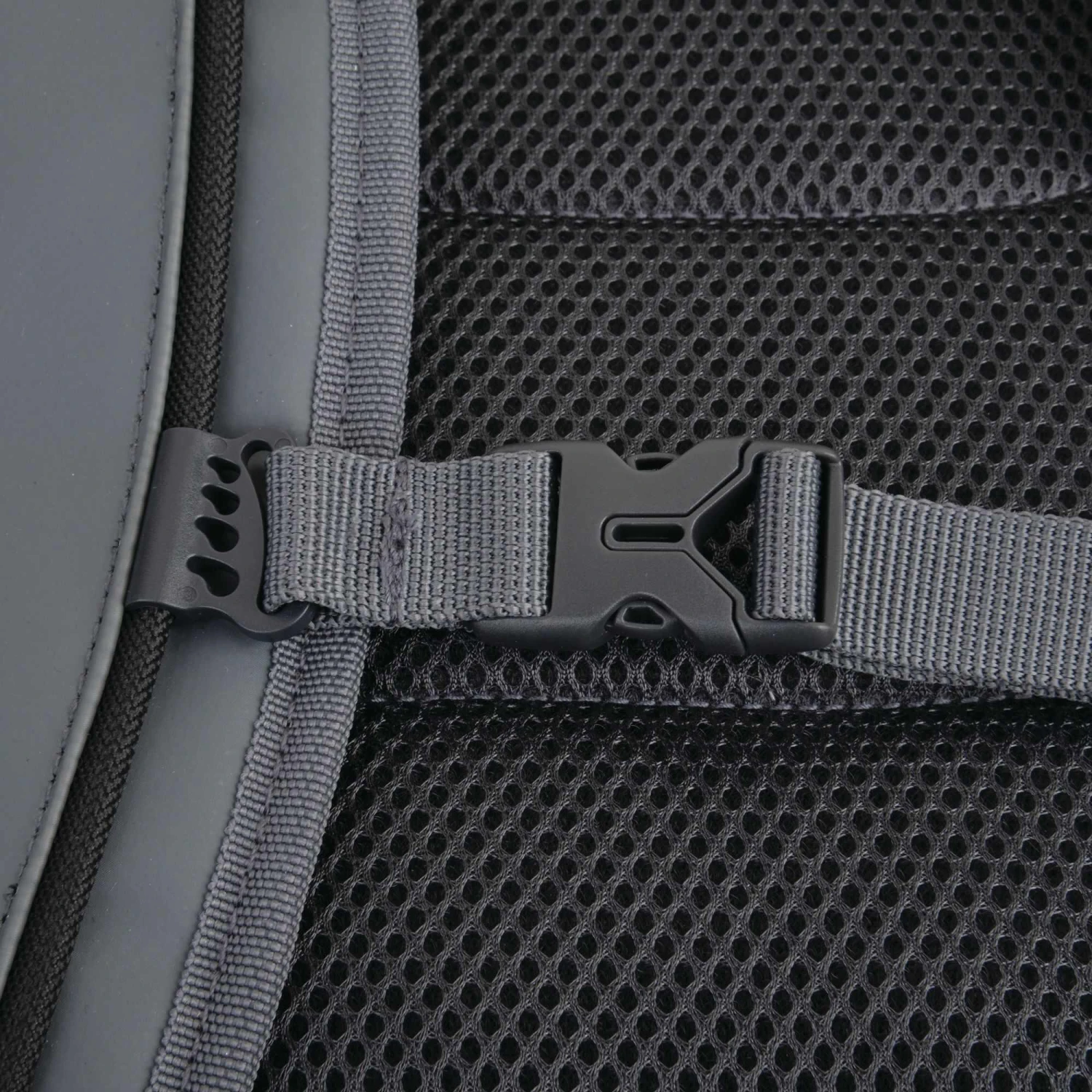 Dare 2b Ardus Adults' Hiking 30 Litre Waterproof Backpack 6 Dare 2b Ardus Adults' Hiking 30 Litre Waterproof Backpack - Image 6