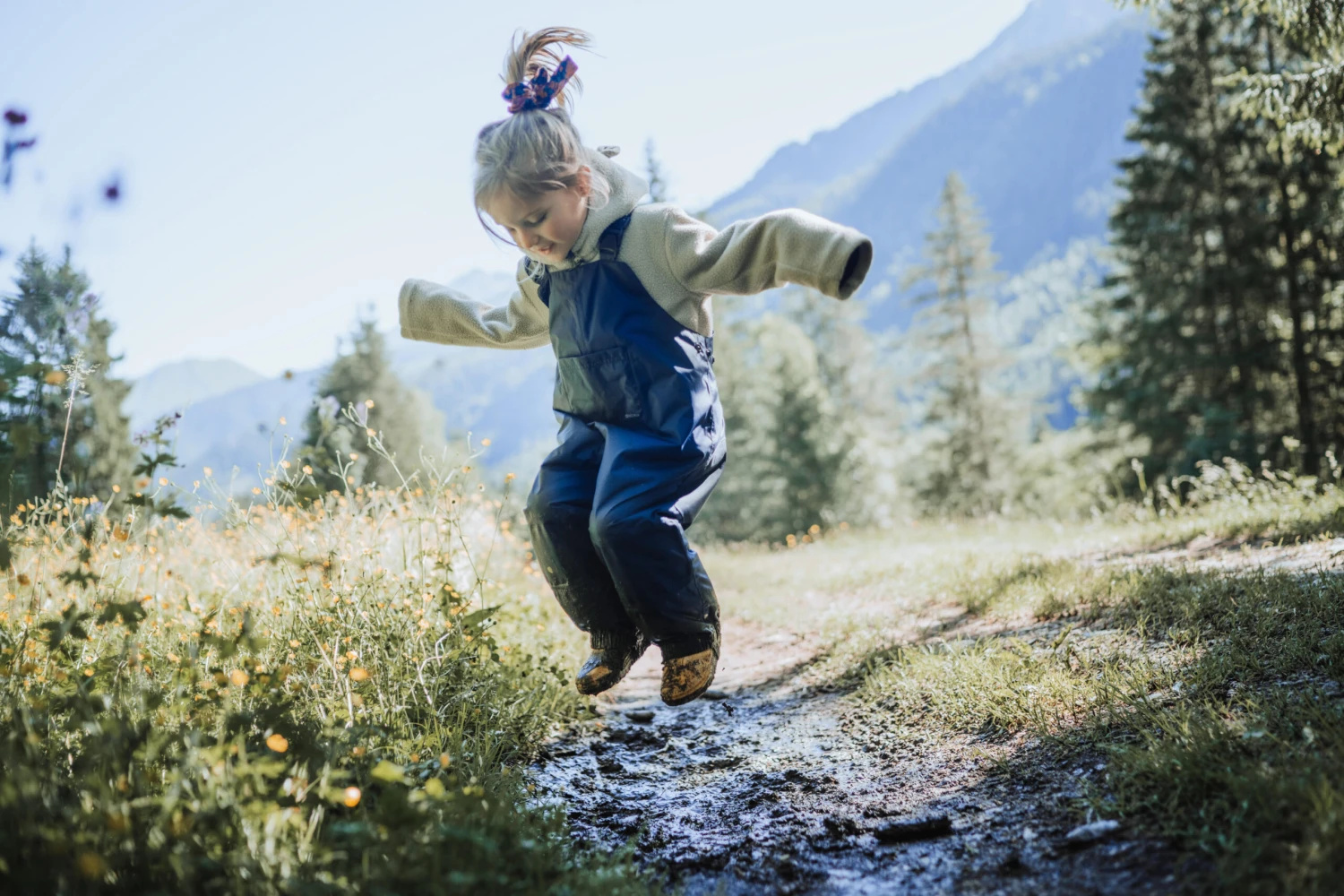 Quechua Kids’ Waterproof Hiking Salopettes - Aged 2-6 5 Quechua Kids’ Waterproof Hiking Salopettes - Aged 2-6 - Image 5